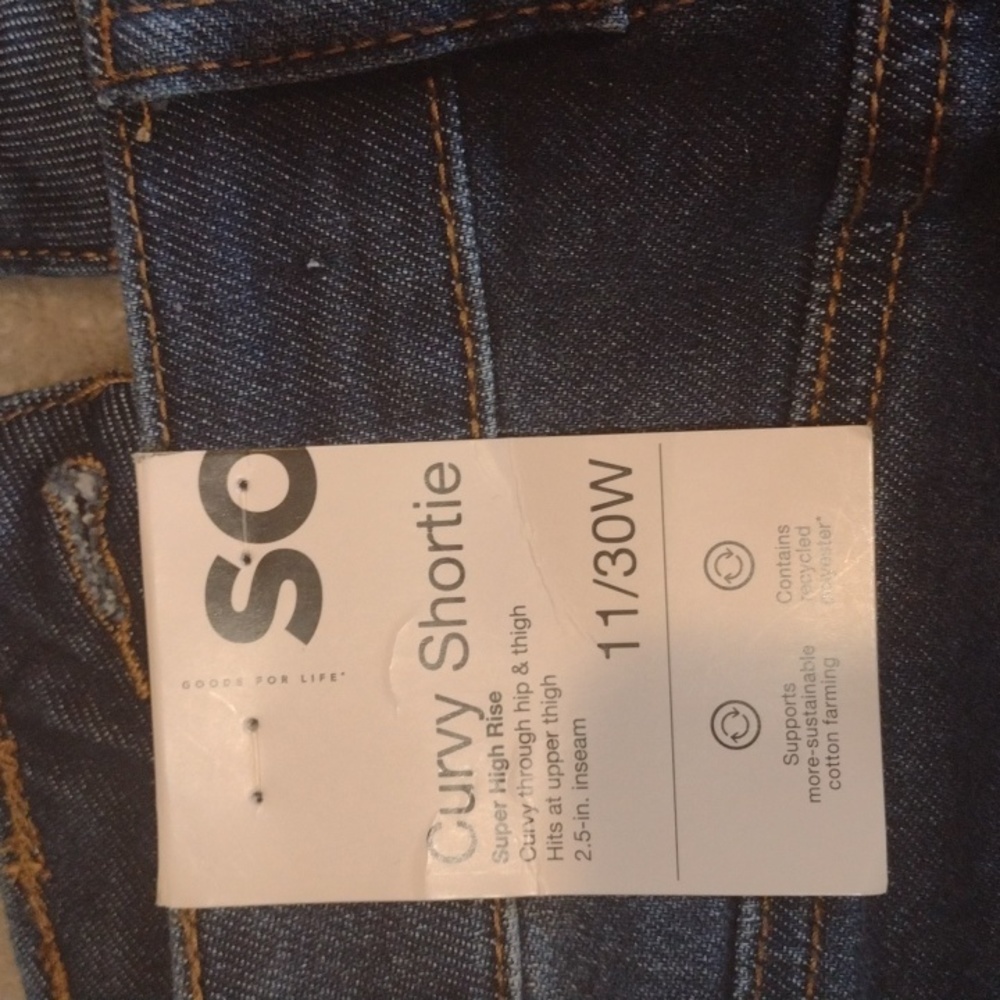 Shorts - Picture 3 of 3